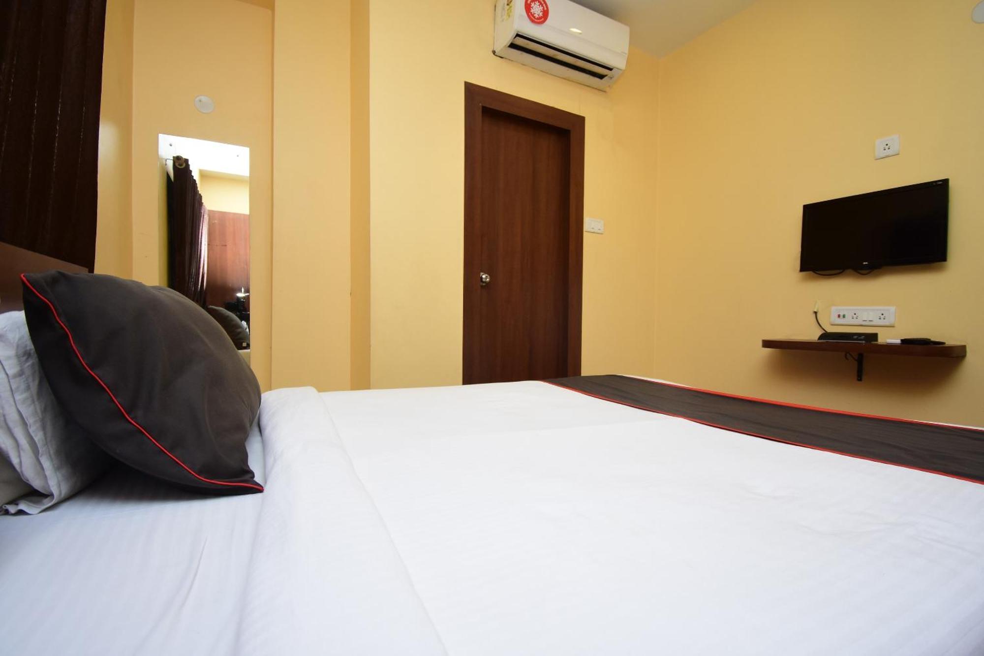 מלון Dum Dum Super Collection O Gokul Residency Near Emami City Dumdum Opposite Raja Palace מראה חיצוני תמונה
