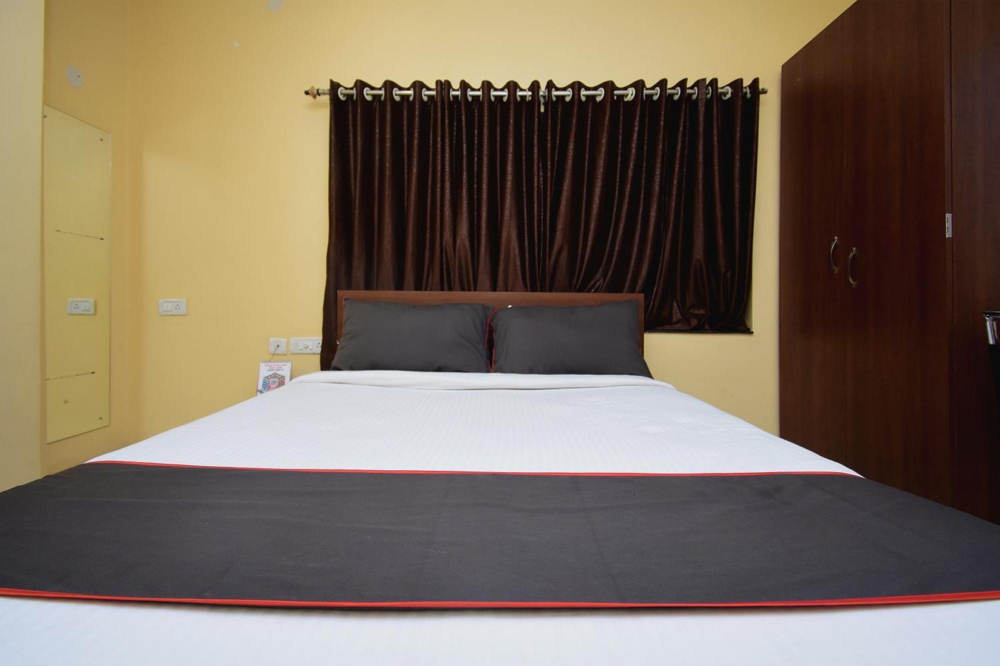 מלון Dum Dum Super Collection O Gokul Residency Near Emami City Dumdum Opposite Raja Palace מראה חיצוני תמונה