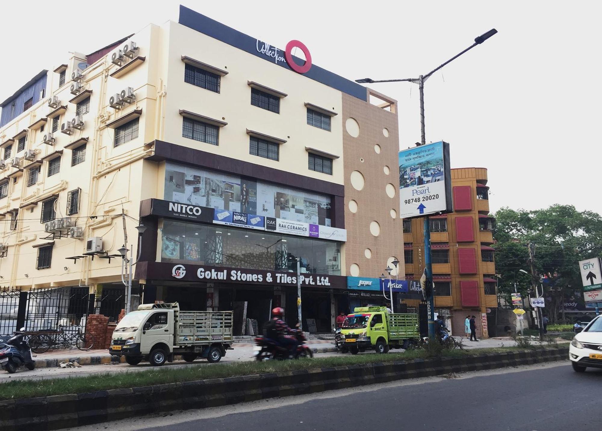 מלון Dum Dum Super Collection O Gokul Residency Near Emami City Dumdum Opposite Raja Palace מראה חיצוני תמונה